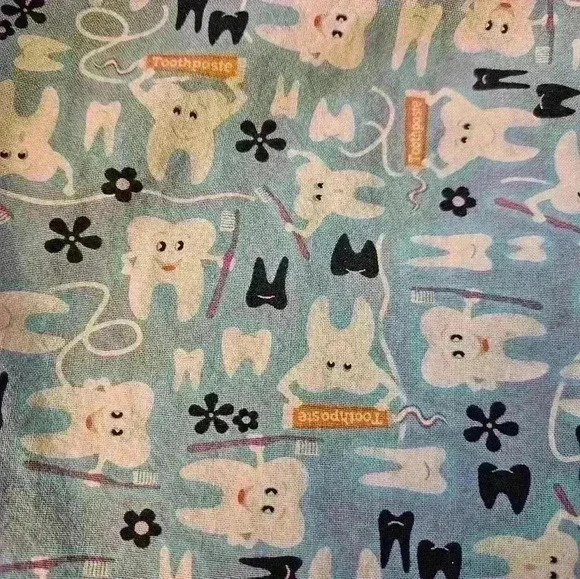 Peaches Dental scrub top. Blue and white. Size L - Picture 2 of 4